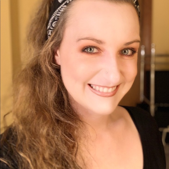 Meet your Posher, Emily - Picture 6 of 7